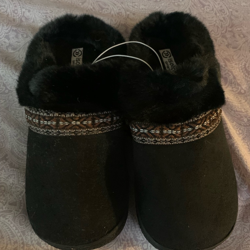 NIB Isotoner House shoes, Size 7.5-8